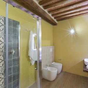 Camera grande con letto king size